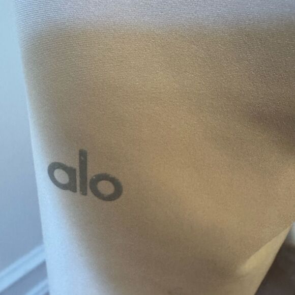 ALO Yoga Airlift High-Rise Leggings Macadamia - Picture 5 of 6